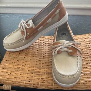 Cloudsteppers by Clarks, Two tone tan boat shoes, Size 8